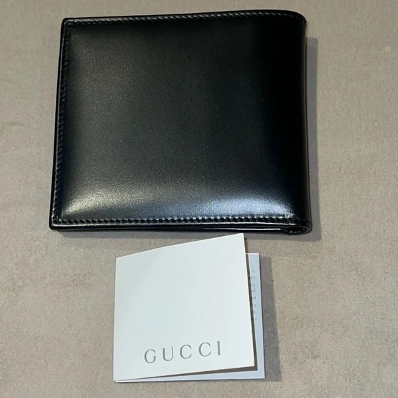 AUTHENTIC Gucci men’s leather wallet.